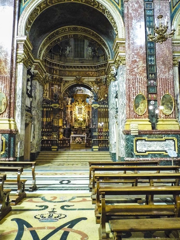 https://mdw-travel-data-us-east-1.s3.amazonaws.com/img/country/Italy/Santuario-Basilica-La-Consolata/img_01.jpg