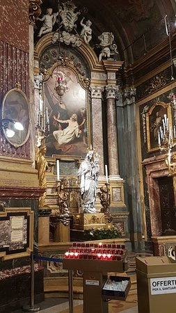 https://mdw-travel-data-us-east-1.s3.amazonaws.com/img/country/Italy/Santuario-Basilica-La-Consolata/img_03.jpg