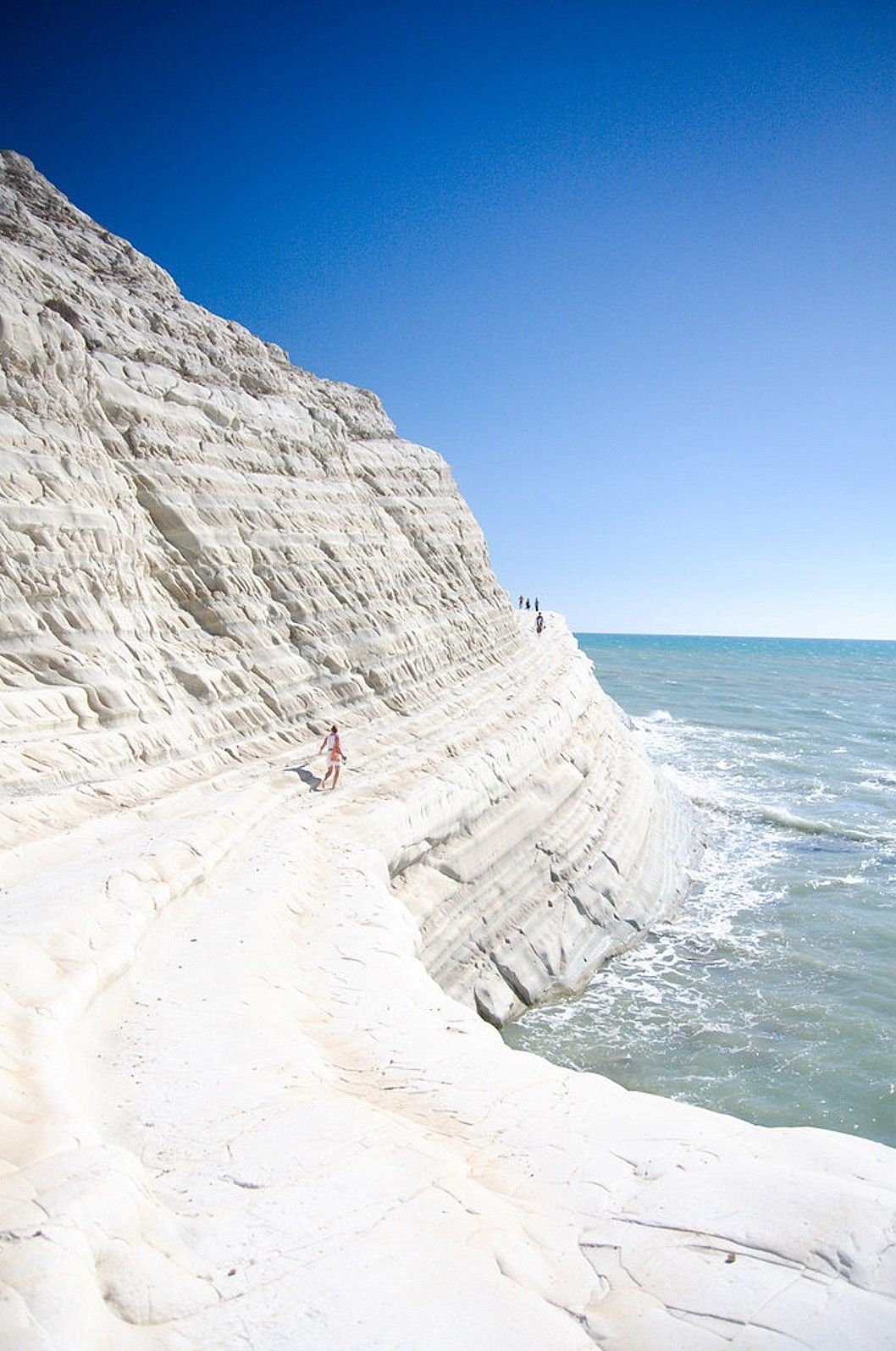 https://mdw-travel-data-us-east-1.s3.amazonaws.com/img/country/Italy/Scala-dei-Turchi/img_01.jpg