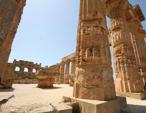 https://mdw-travel-data-us-east-1.s3.amazonaws.com/img/country/Italy/Selinunte-Archaeological-Park/img_02.jpg