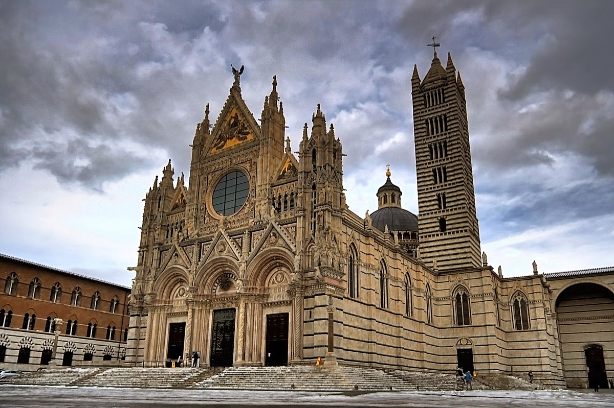 https://mdw-travel-data-us-east-1.s3.amazonaws.com/img/country/Italy/Siena-Cathedral/img_02.jpg