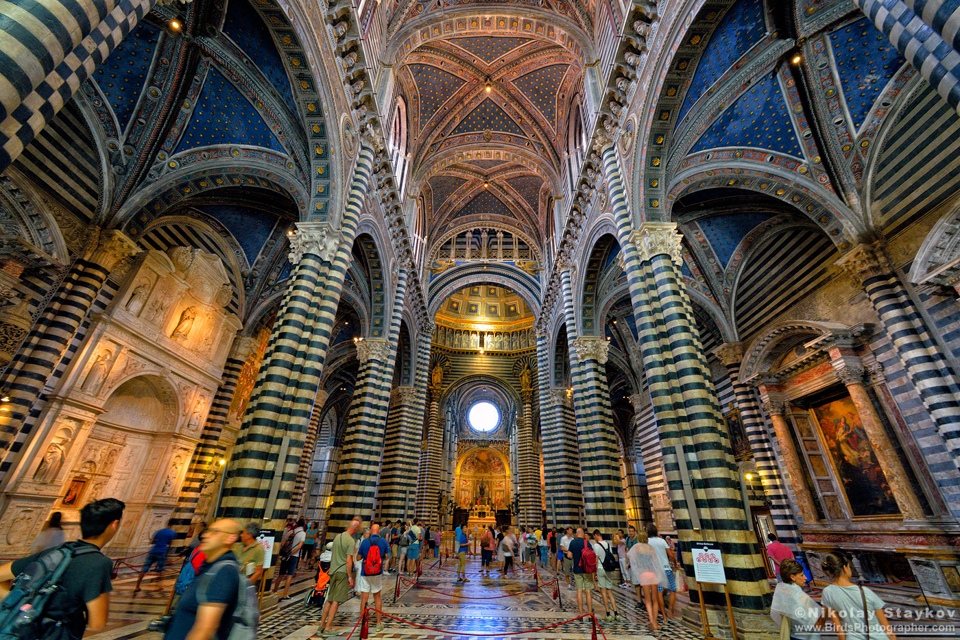 https://mdw-travel-data-us-east-1.s3.amazonaws.com/img/country/Italy/Siena-Cathedral/img_03.jpg