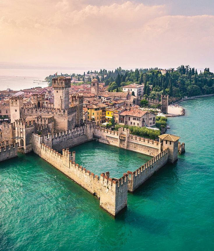 https://mdw-travel-data-us-east-1.s3.amazonaws.com/img/country/Italy/Sirmione-Castle/img_02.jpg