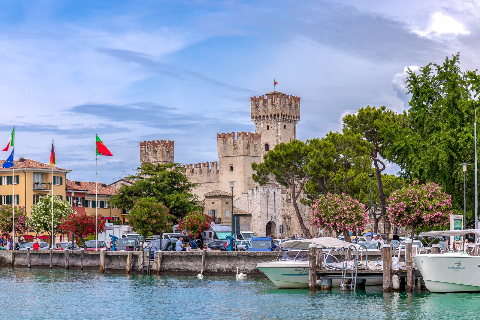 https://mdw-travel-data-us-east-1.s3.amazonaws.com/img/country/Italy/Sirmione-Castle/img_03.jpg