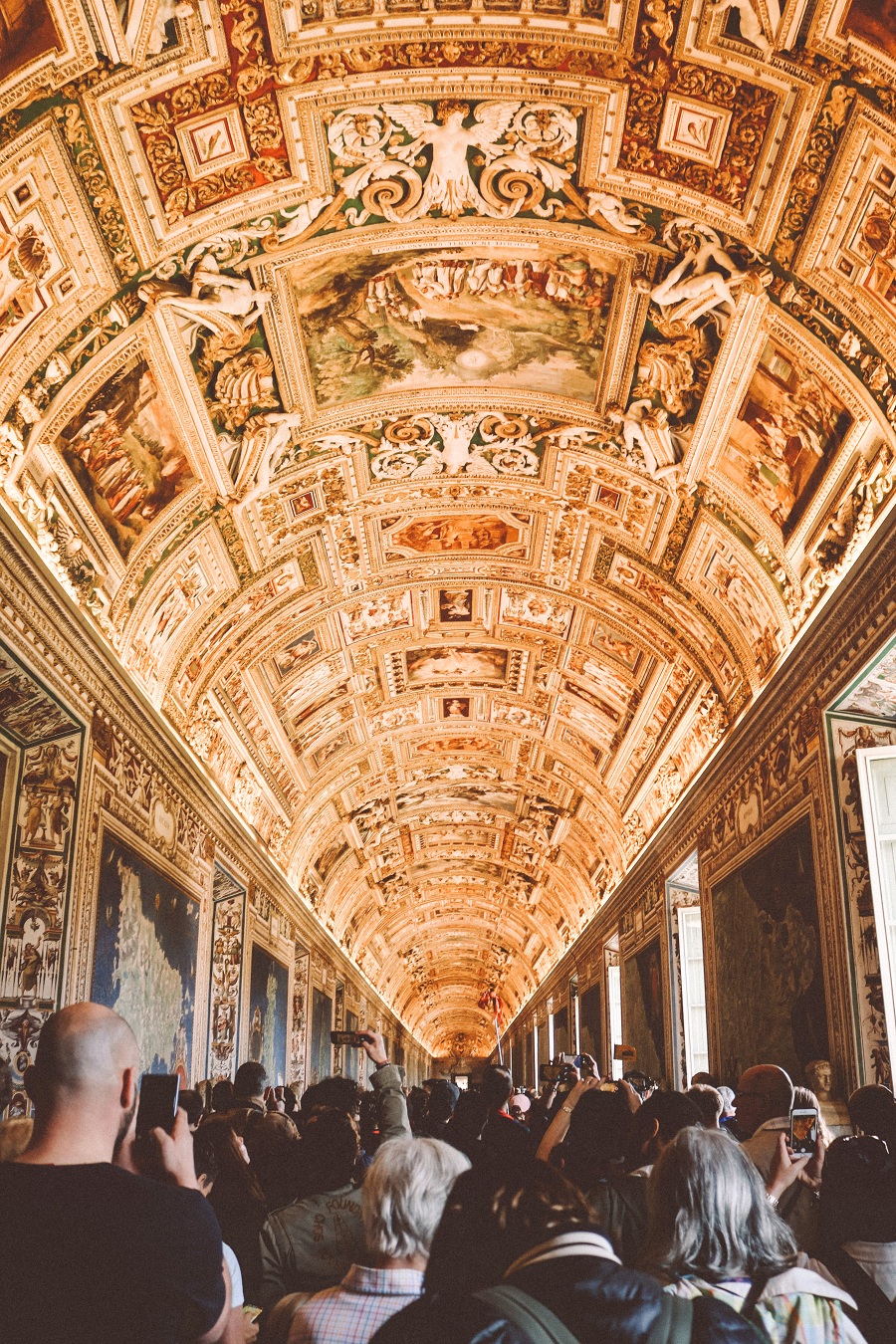https://mdw-travel-data-us-east-1.s3.amazonaws.com/img/country/Italy/Sistine-Chapel/img_03.jpg