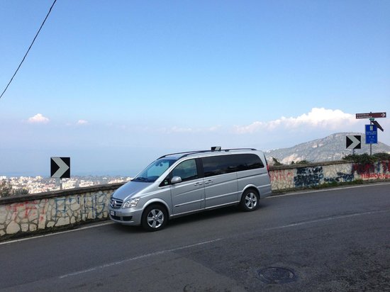 https://mdw-travel-data-us-east-1.s3.amazonaws.com/img/country/Italy/Sorrento-Limousine-Service/img_02.jpg