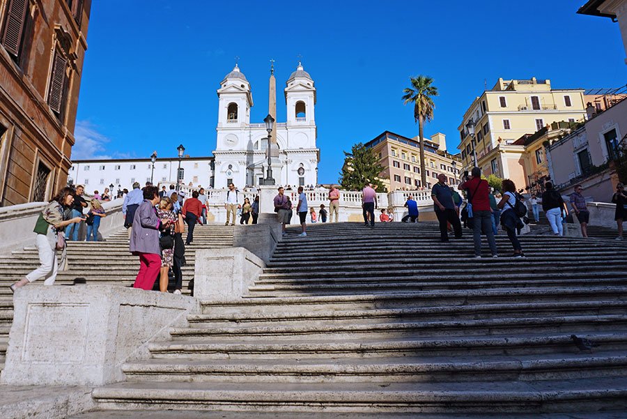 https://mdw-travel-data-us-east-1.s3.amazonaws.com/img/country/Italy/Spanish-Steps/img_01.jpg