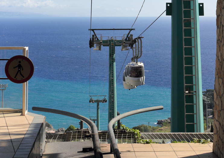 https://mdw-travel-data-us-east-1.s3.amazonaws.com/img/country/Italy/Taormina-Cable-Car/img_03.jpg