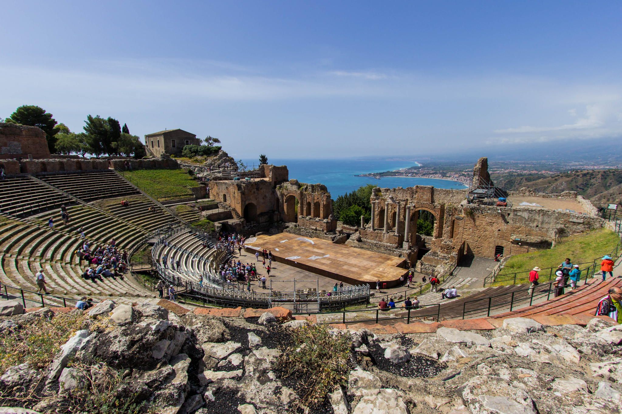 https://mdw-travel-data-us-east-1.s3.amazonaws.com/img/country/Italy/Teatro-Greco/img_02.jpg