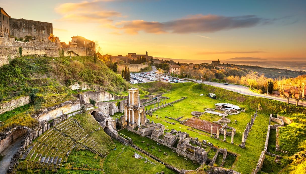 https://mdw-travel-data-us-east-1.s3.amazonaws.com/img/country/Italy/Teatro-Romano-Volterra/img_00.jpg