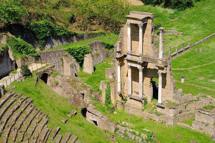https://mdw-travel-data-us-east-1.s3.amazonaws.com/img/country/Italy/Teatro-Romano-Volterra/img_02.jpg
