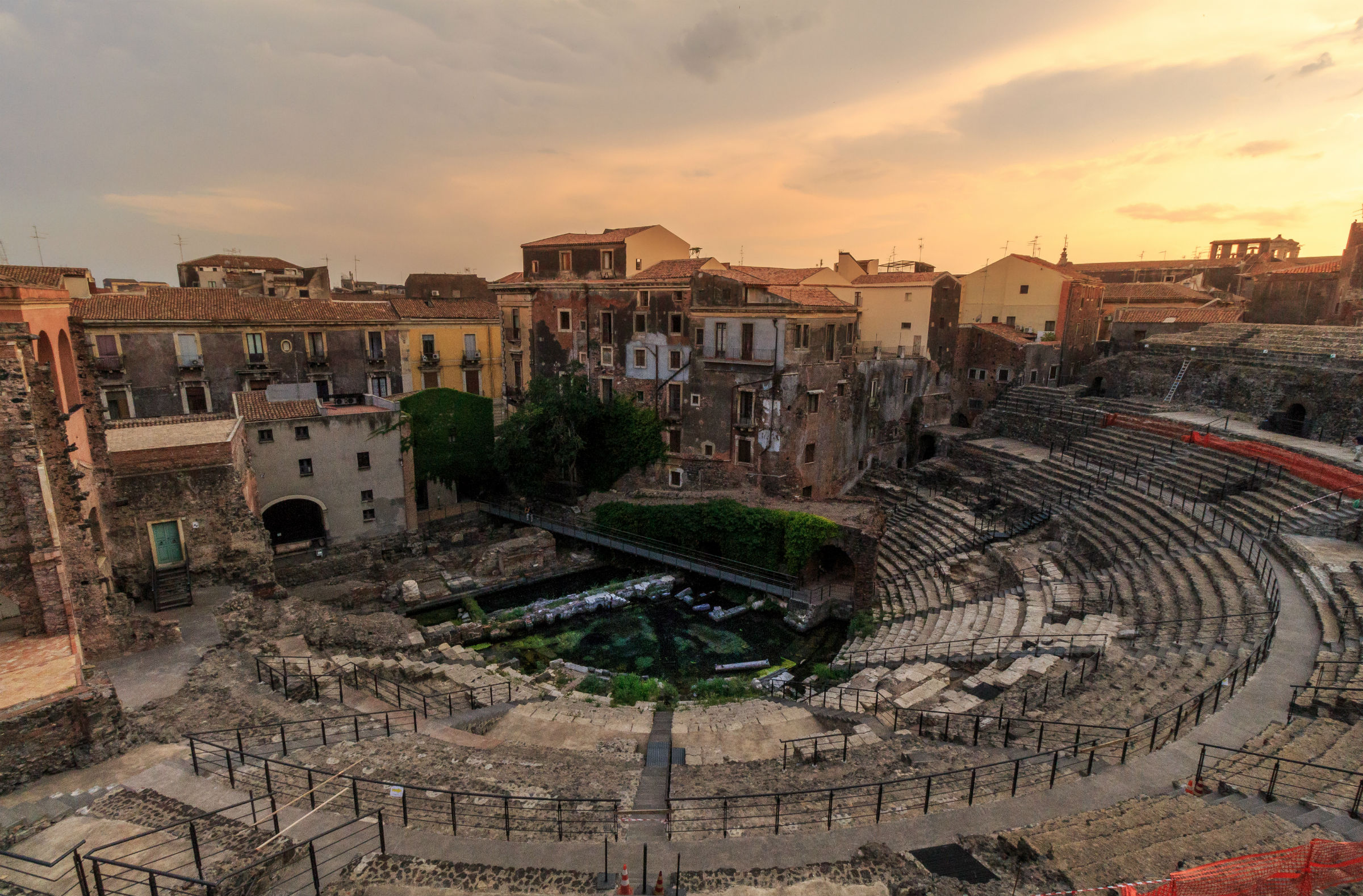 https://mdw-travel-data-us-east-1.s3.amazonaws.com/img/country/Italy/Teatro-Romano-di-Catania/img_01.jpg