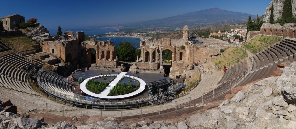 https://mdw-travel-data-us-east-1.s3.amazonaws.com/img/country/Italy/Teatro-Romano/img_03.jpg