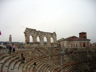 https://mdw-travel-data-us-east-1.s3.amazonaws.com/img/country/Italy/Teatro-Romano/img_05.jpg