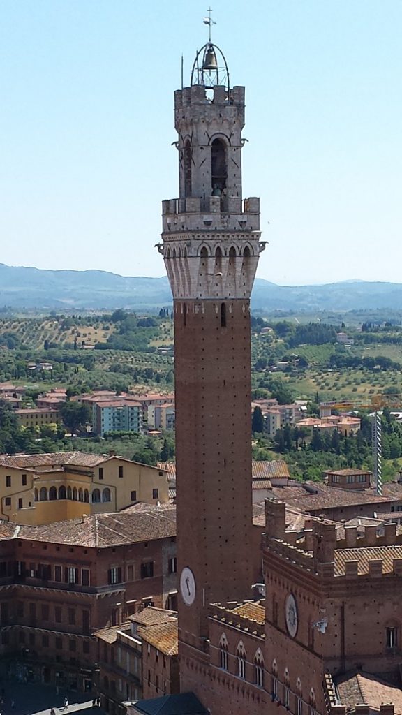 https://mdw-travel-data-us-east-1.s3.amazonaws.com/img/country/Italy/Torre-del-Mangia/img_01.jpg