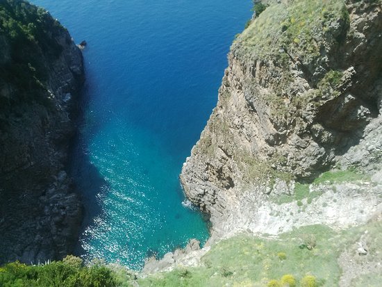 https://mdw-travel-data-us-east-1.s3.amazonaws.com/img/country/Italy/Torre-di-Grado/img_00.jpg