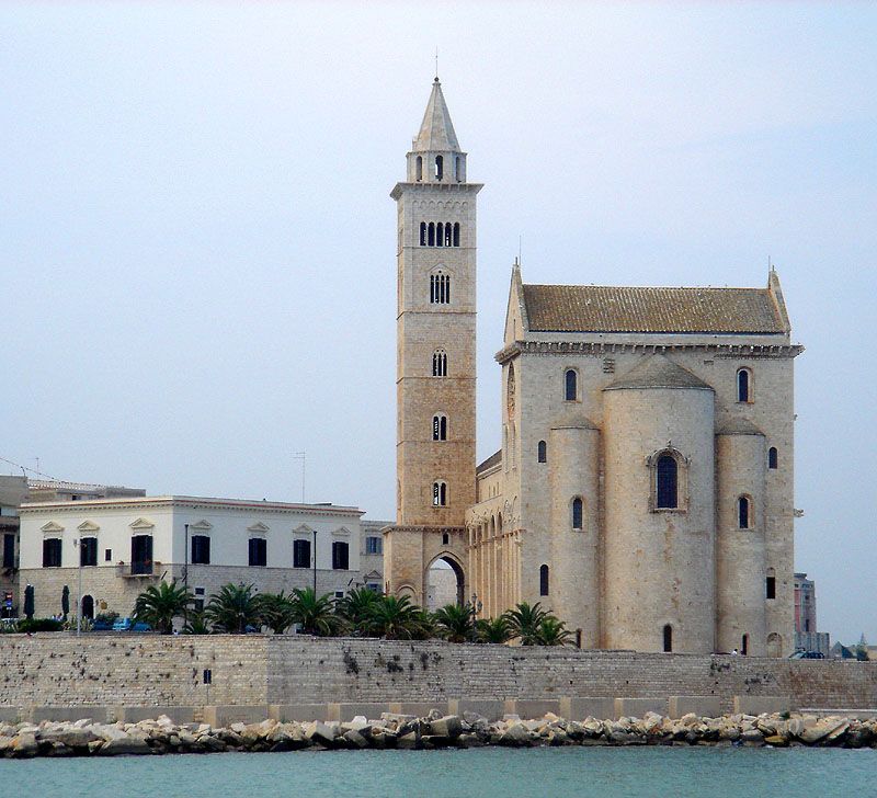https://mdw-travel-data-us-east-1.s3.amazonaws.com/img/country/Italy/Trani-Castle/img_01.jpg