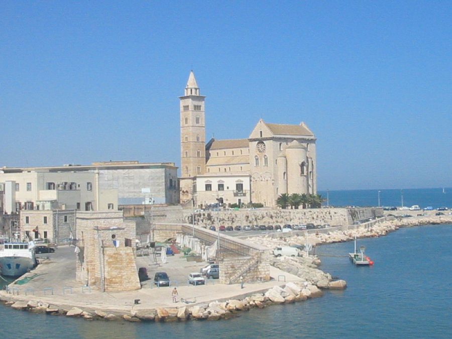 https://mdw-travel-data-us-east-1.s3.amazonaws.com/img/country/Italy/Trani-Cathedral/img_02.jpg