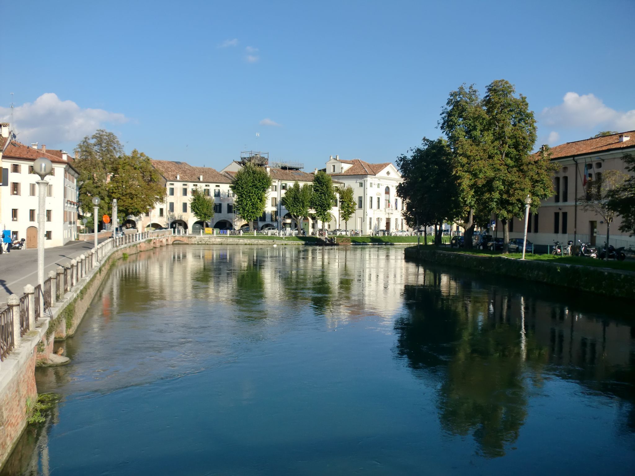 https://mdw-travel-data-us-east-1.s3.amazonaws.com/img/country/Italy/Treviso/img_03.jpg