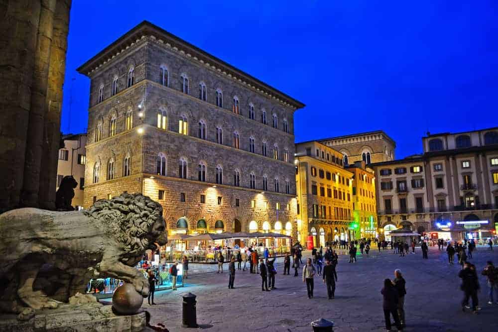 https://mdw-travel-data-us-east-1.s3.amazonaws.com/img/country/Italy/Uffizi-Gallery/img_01.jpg