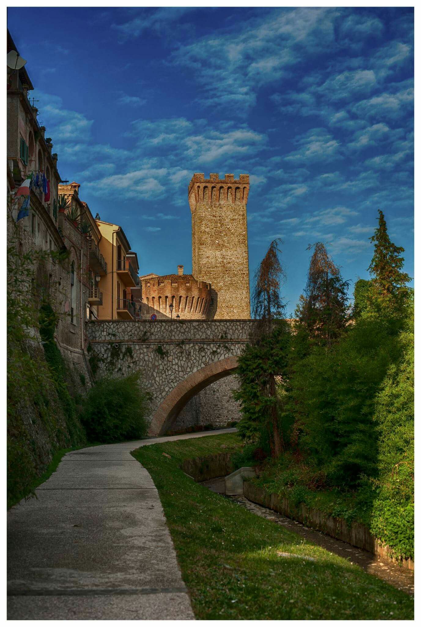 https://mdw-travel-data-us-east-1.s3.amazonaws.com/img/country/Italy/Umbertide/img_01.jpg