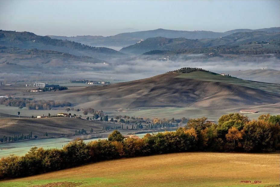 https://mdw-travel-data-us-east-1.s3.amazonaws.com/img/country/Italy/Val-dOrcia/img_02.jpg