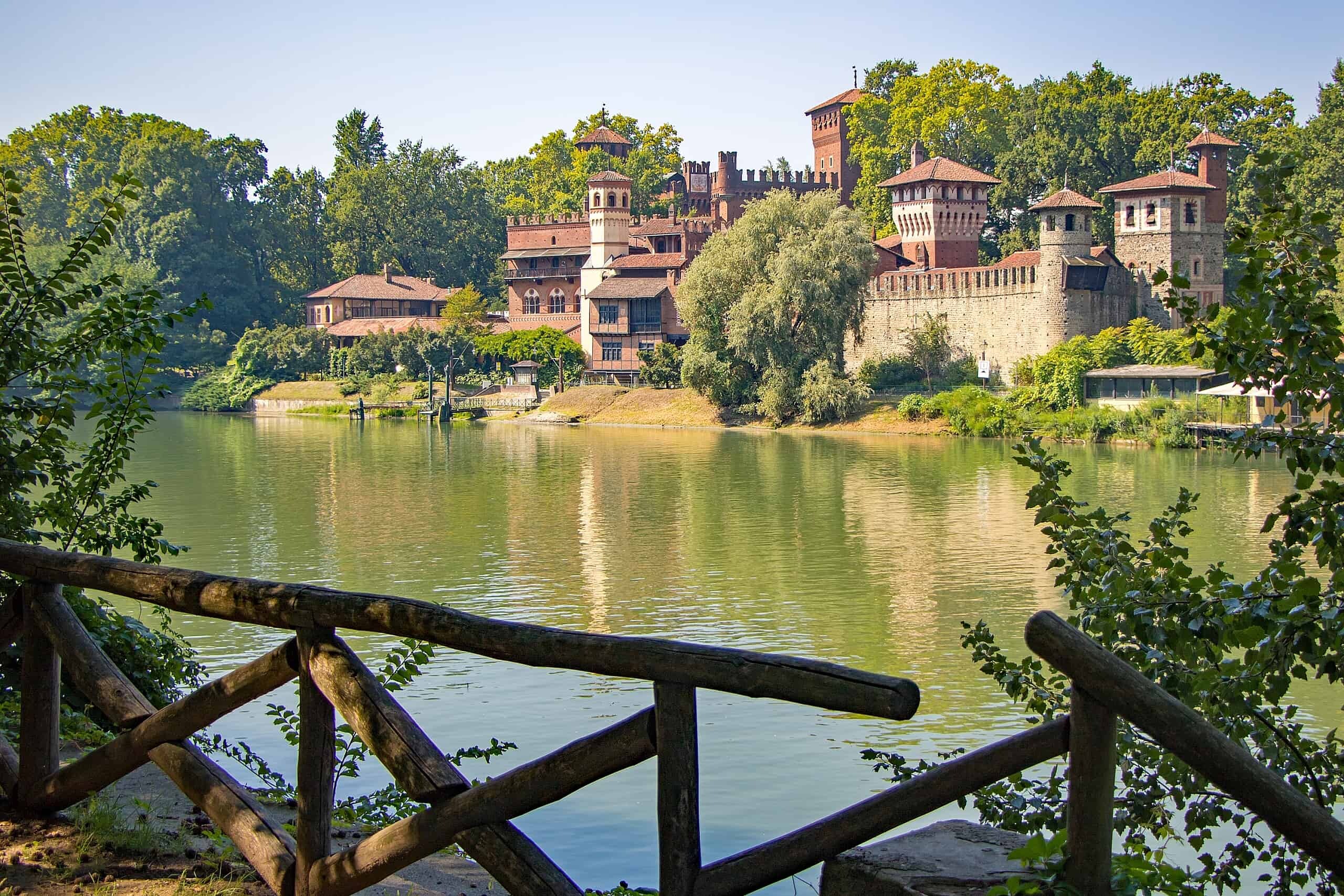 https://mdw-travel-data-us-east-1.s3.amazonaws.com/img/country/Italy/Valentino-Park/img_05.jpg