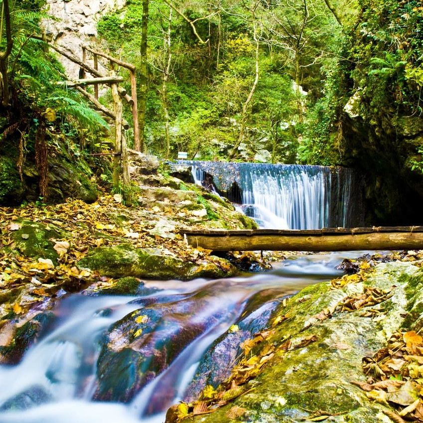 https://mdw-travel-data-us-east-1.s3.amazonaws.com/img/country/Italy/Valle-delle-Ferriere/img_03.jpg