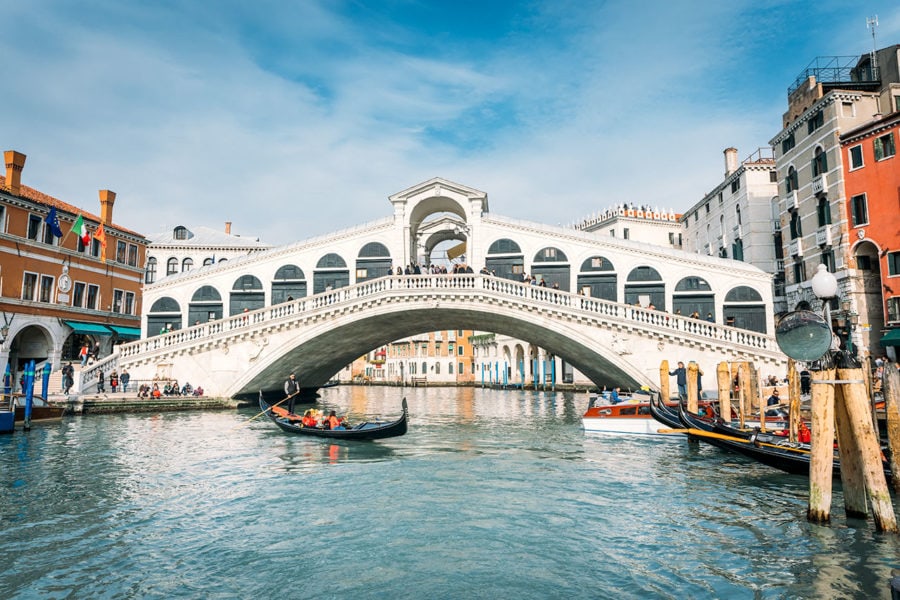 https://mdw-travel-data-us-east-1.s3.amazonaws.com/img/country/Italy/Venice/img_02.jpg