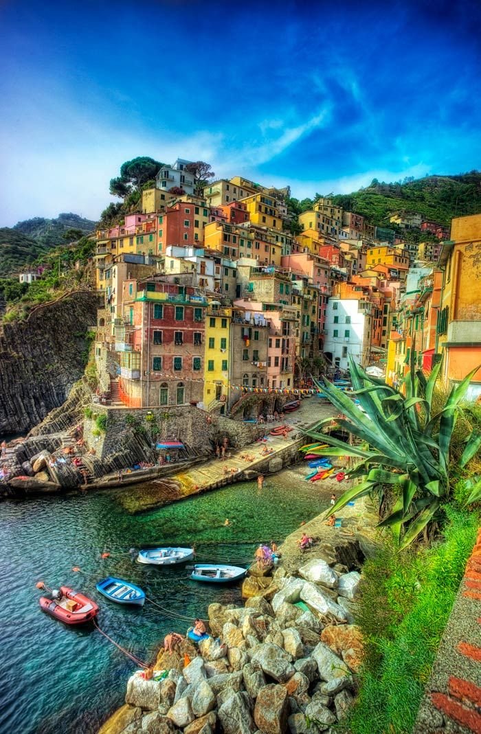 https://mdw-travel-data-us-east-1.s3.amazonaws.com/img/country/Italy/Vernazza/img_02.jpg