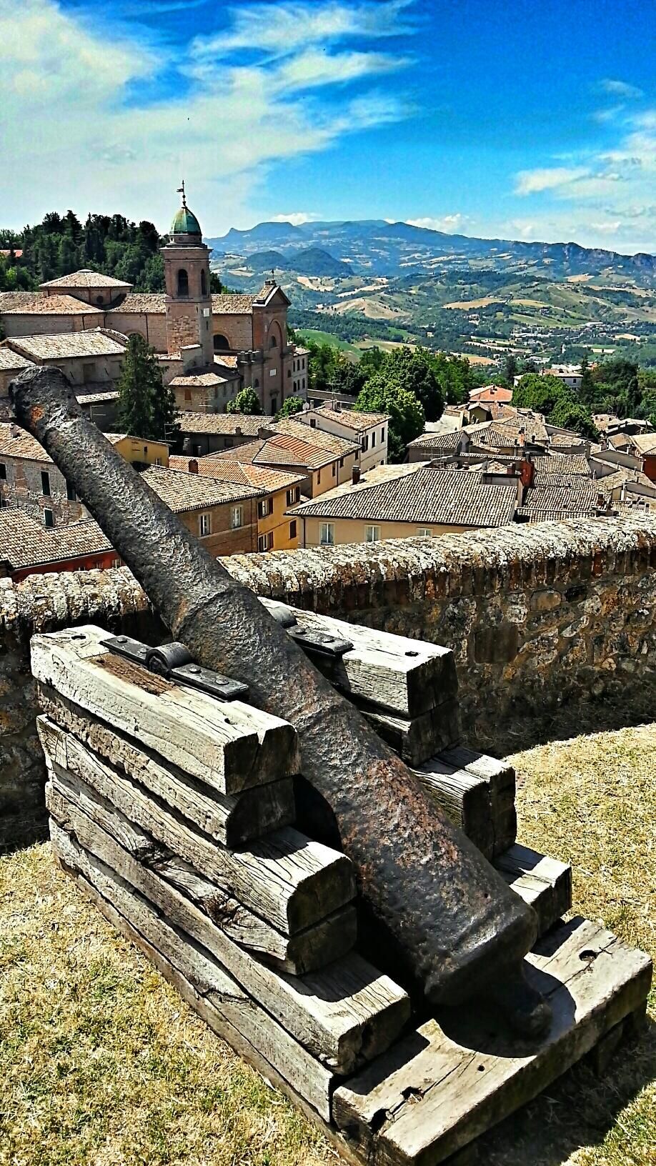 https://mdw-travel-data-us-east-1.s3.amazonaws.com/img/country/Italy/Verucchio/img_02.jpg