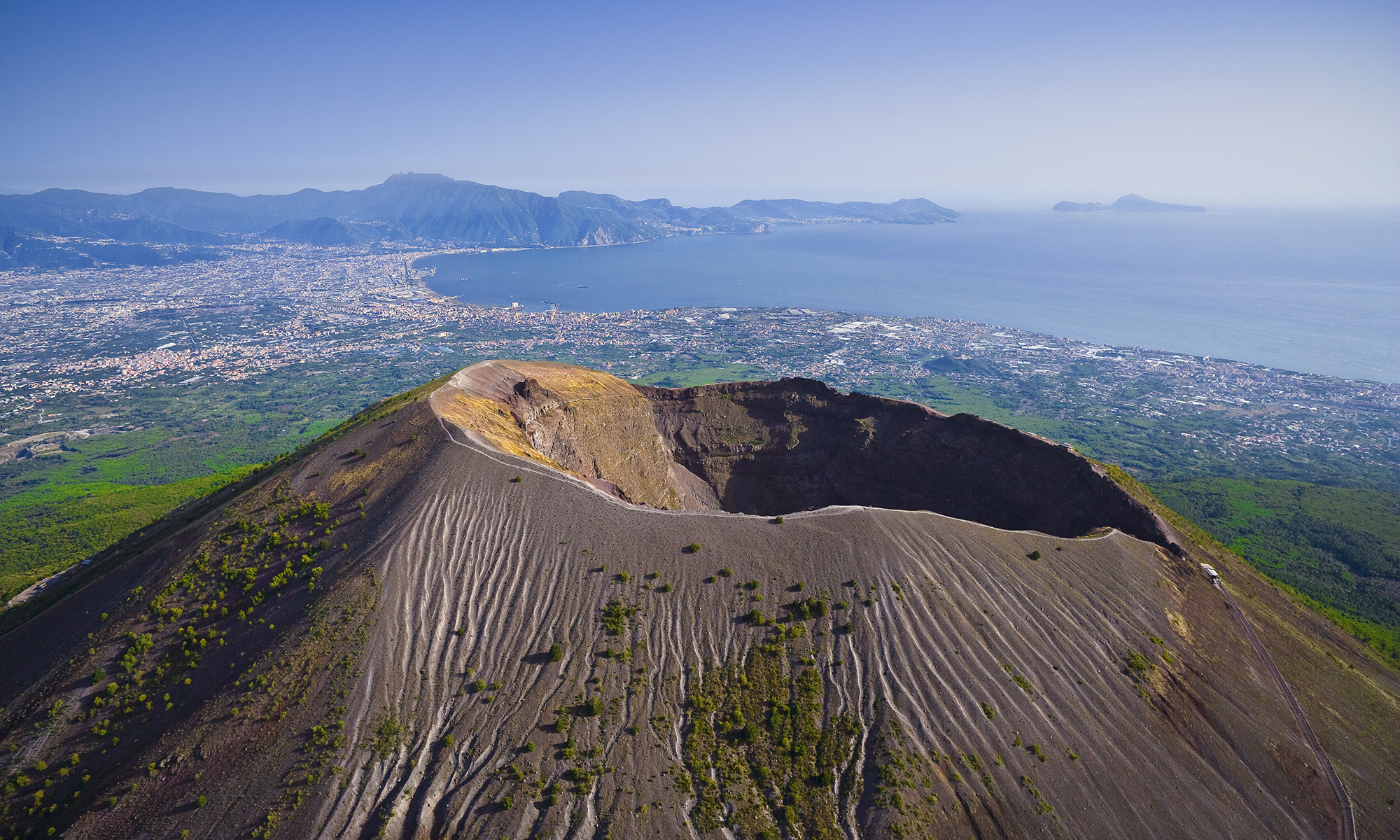 https://mdw-travel-data-us-east-1.s3.amazonaws.com/img/country/Italy/Vesuvius-National-Park/img_00.jpg