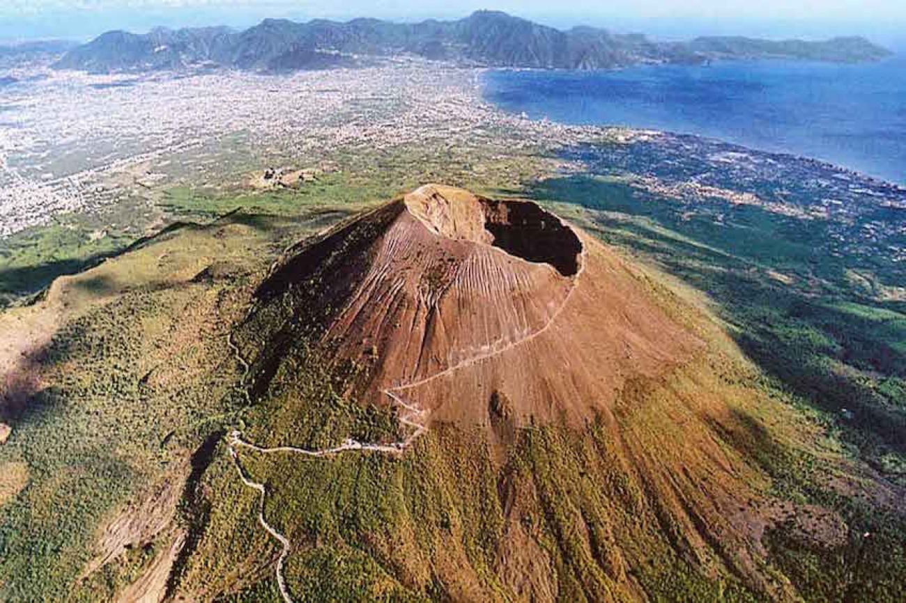 https://mdw-travel-data-us-east-1.s3.amazonaws.com/img/country/Italy/Vesuvius-National-Park/img_02.jpg