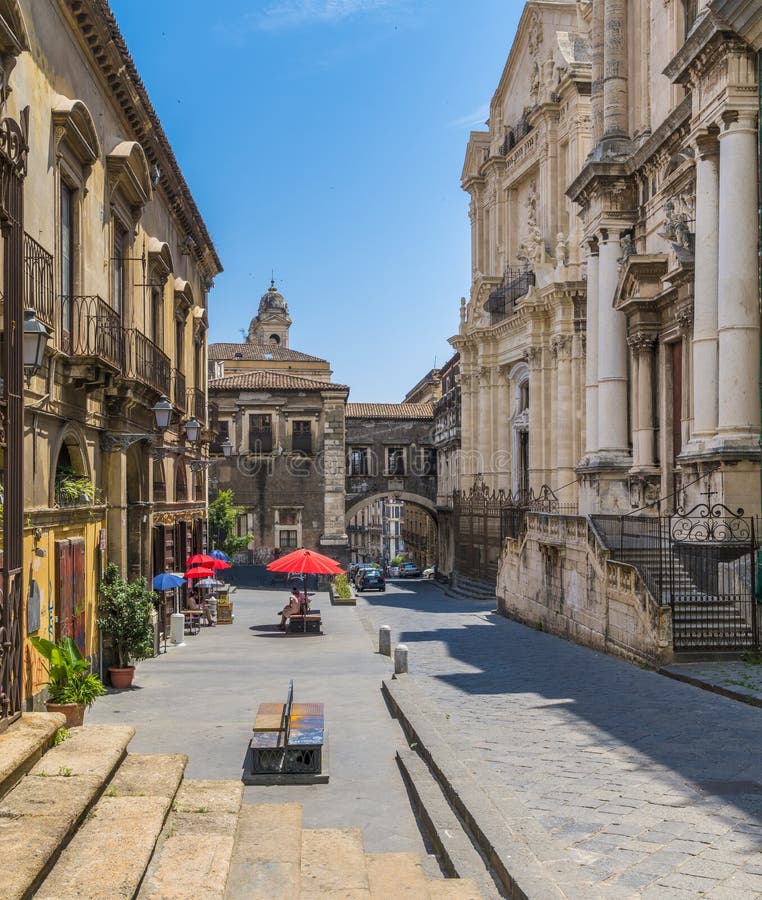 https://mdw-travel-data-us-east-1.s3.amazonaws.com/img/country/Italy/Via-Crociferi/img_00.jpg