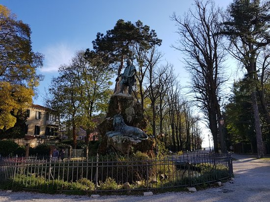 https://mdw-travel-data-us-east-1.s3.amazonaws.com/img/country/Italy/Via-Garibaldi/img_01.jpg