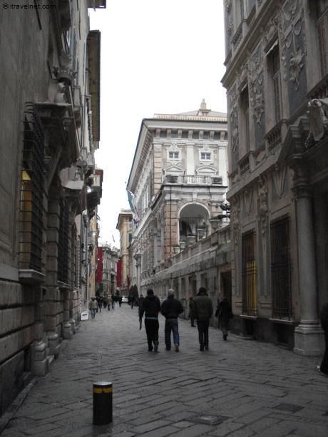 https://mdw-travel-data-us-east-1.s3.amazonaws.com/img/country/Italy/Via-Garibaldi/img_03.jpg