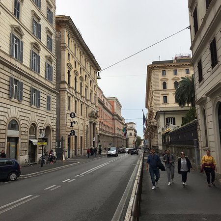https://mdw-travel-data-us-east-1.s3.amazonaws.com/img/country/Italy/Via-XX-Settembre/img_03.jpg