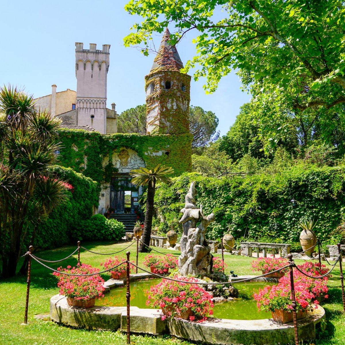 https://mdw-travel-data-us-east-1.s3.amazonaws.com/img/country/Italy/Villa-Cimbrone-Gardens/img_03.jpg