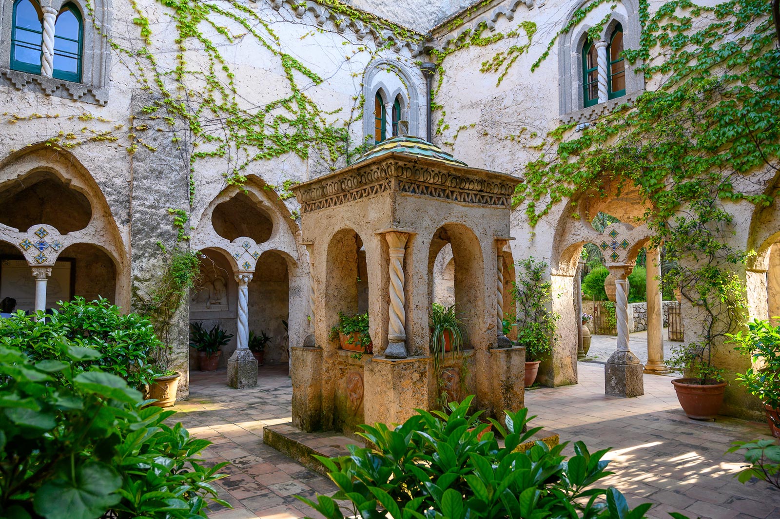 https://mdw-travel-data-us-east-1.s3.amazonaws.com/img/country/Italy/Villa-Cimbrone/img_01.jpg