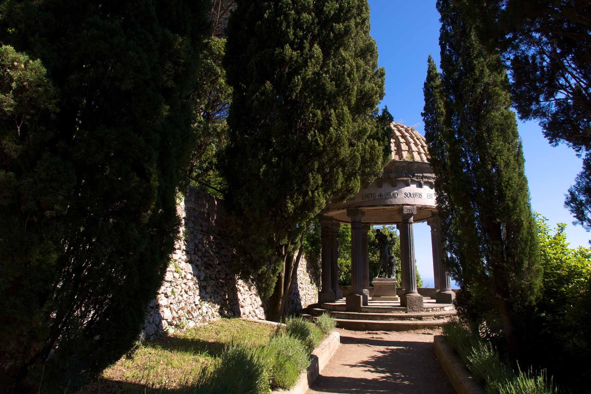 https://mdw-travel-data-us-east-1.s3.amazonaws.com/img/country/Italy/Villa-Cimbrone/img_02.jpg