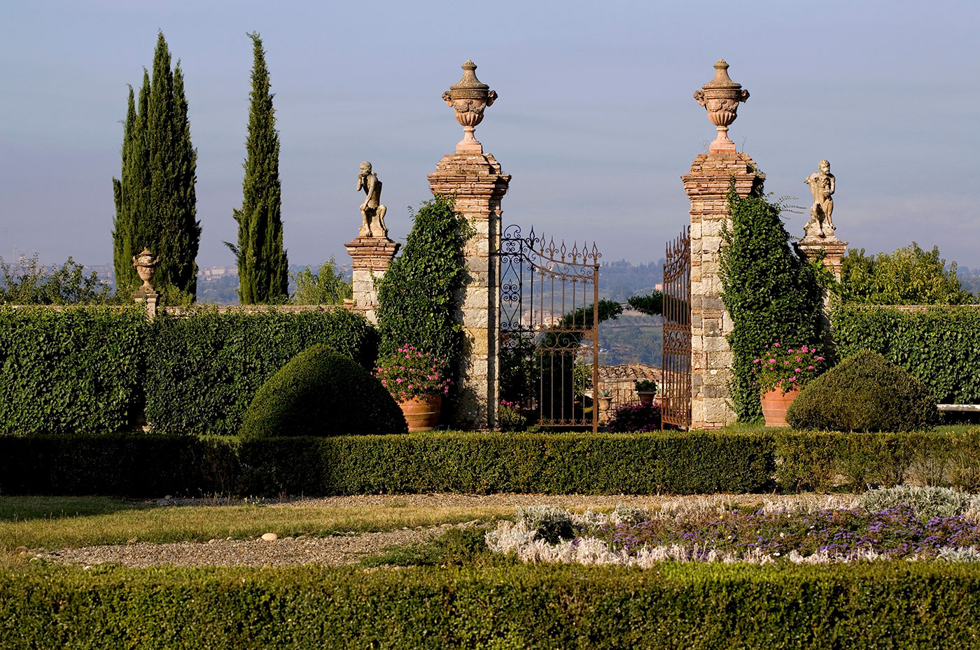 https://mdw-travel-data-us-east-1.s3.amazonaws.com/img/country/Italy/Villa-Geggiano/img_02.jpg
