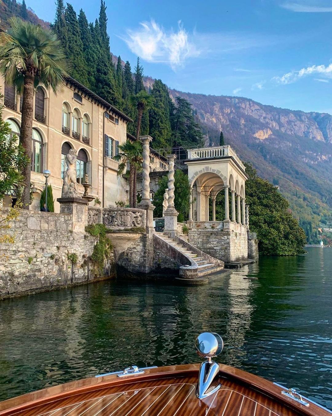 https://mdw-travel-data-us-east-1.s3.amazonaws.com/img/country/Italy/Villa-Monastero/img_01.jpg