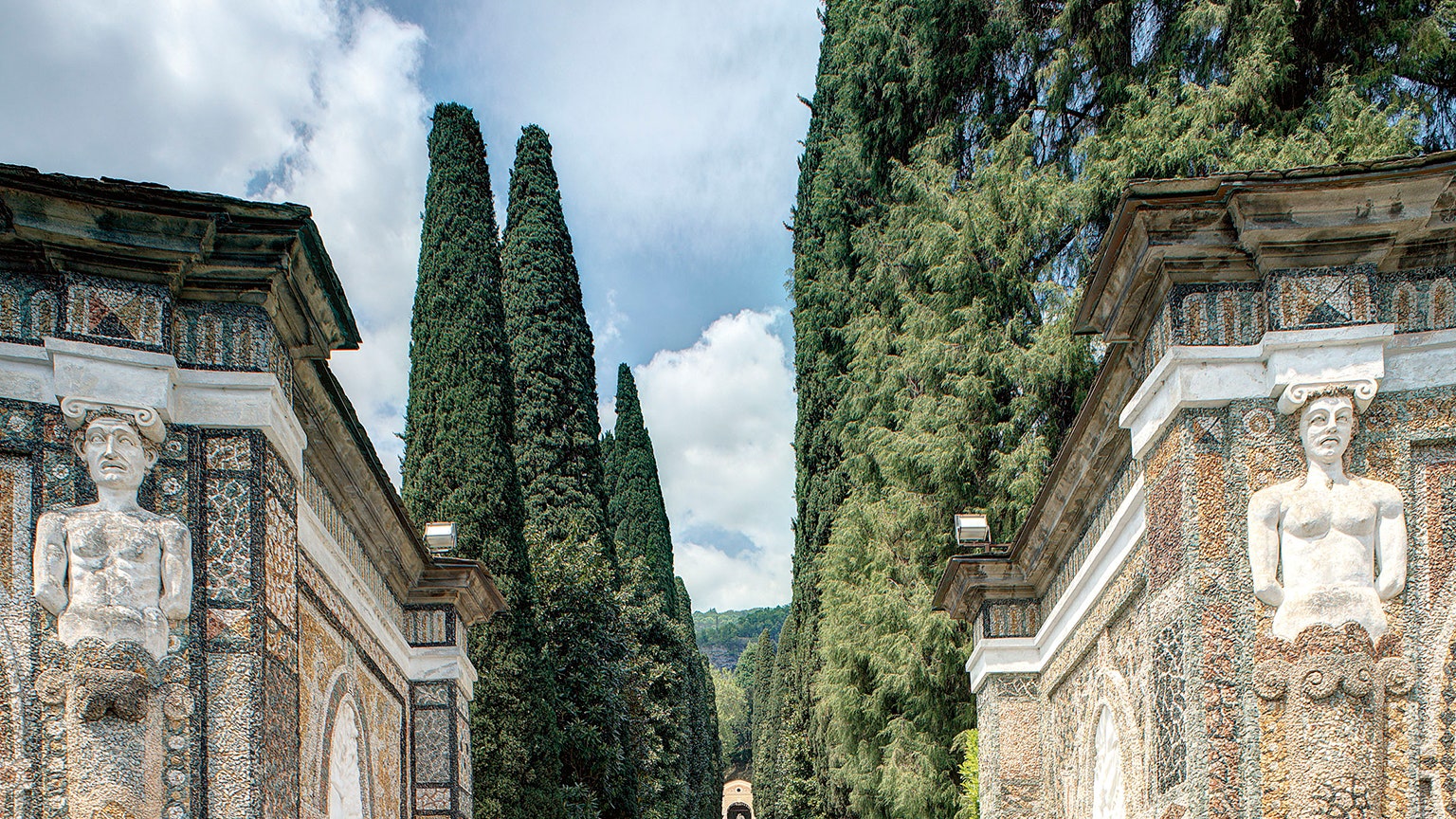 https://mdw-travel-data-us-east-1.s3.amazonaws.com/img/country/Italy/Villa-dEste/img_01.jpg