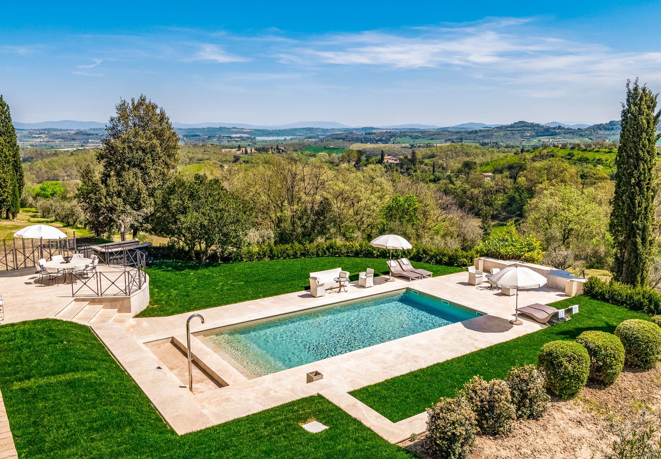 https://mdw-travel-data-us-east-1.s3.amazonaws.com/img/country/Italy/Villa-del-Principe/img_03.jpg