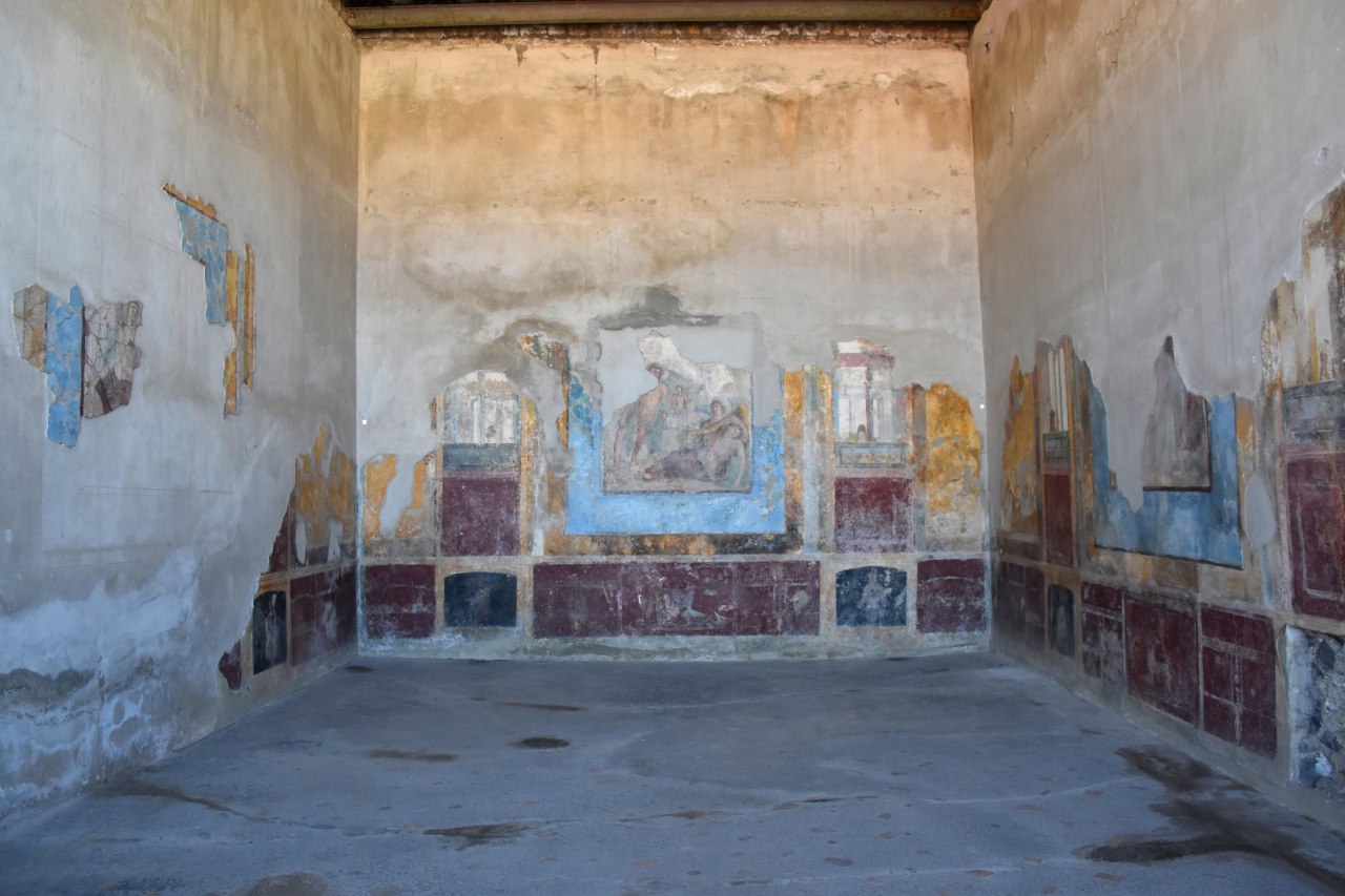 https://mdw-travel-data-us-east-1.s3.amazonaws.com/img/country/Italy/Villa-di-Arianna/img_03.jpg