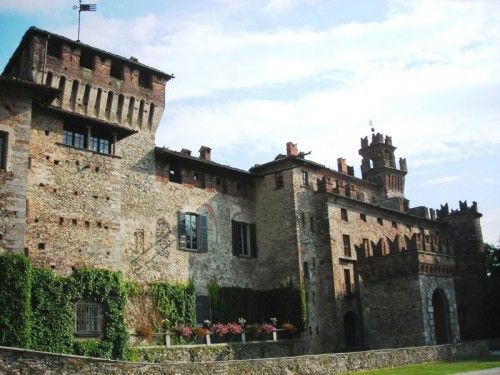 https://mdw-travel-data-us-east-1.s3.amazonaws.com/img/country/Italy/Visconti-Castle/img_03.jpg
