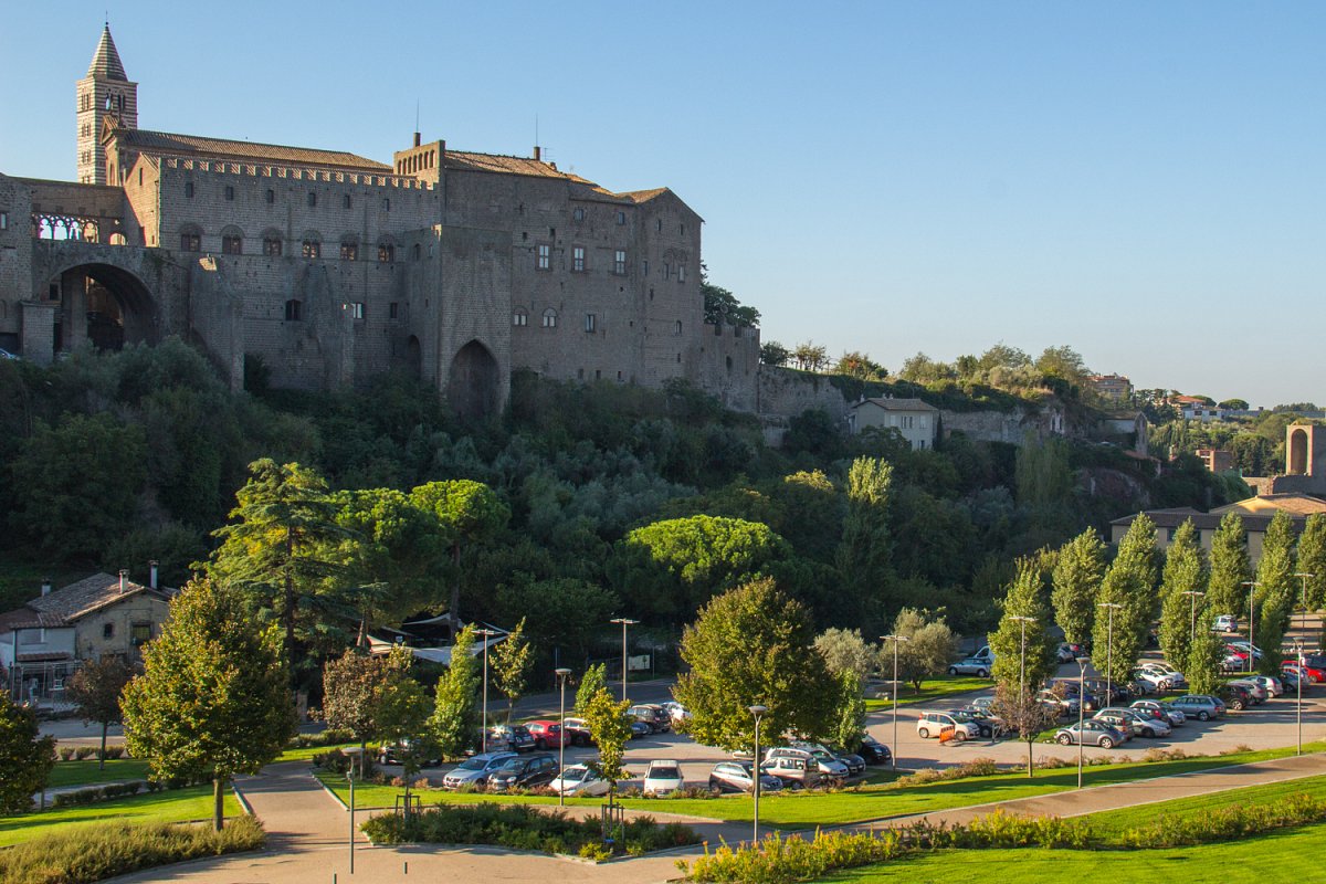 https://mdw-travel-data-us-east-1.s3.amazonaws.com/img/country/Italy/Viterbo/img_01.jpg