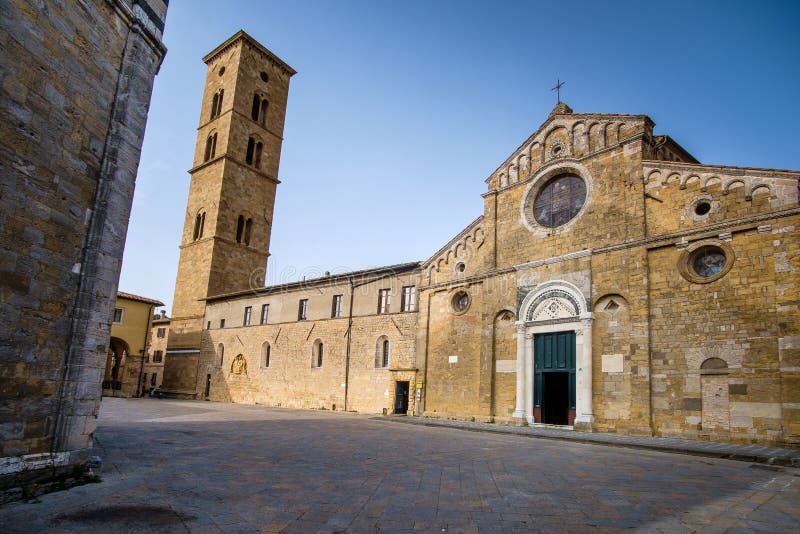 https://mdw-travel-data-us-east-1.s3.amazonaws.com/img/country/Italy/Volterra-Cathedral/img_02.jpg