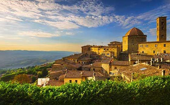 https://mdw-travel-data-us-east-1.s3.amazonaws.com/img/country/Italy/Volterra/img_01.jpg
