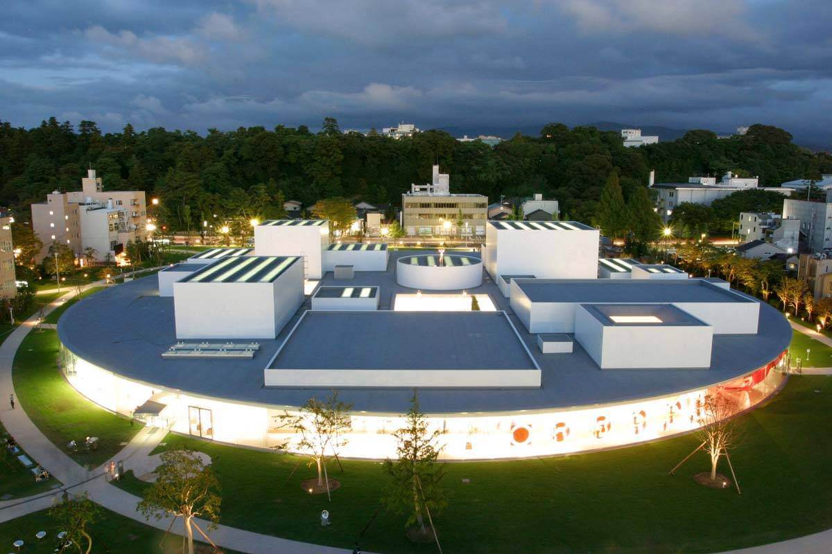 https://mdw-travel-data-us-east-1.s3.amazonaws.com/img/country/Japan/21st-Century-Museum-of-Contemporary-Art/img_02.jpg